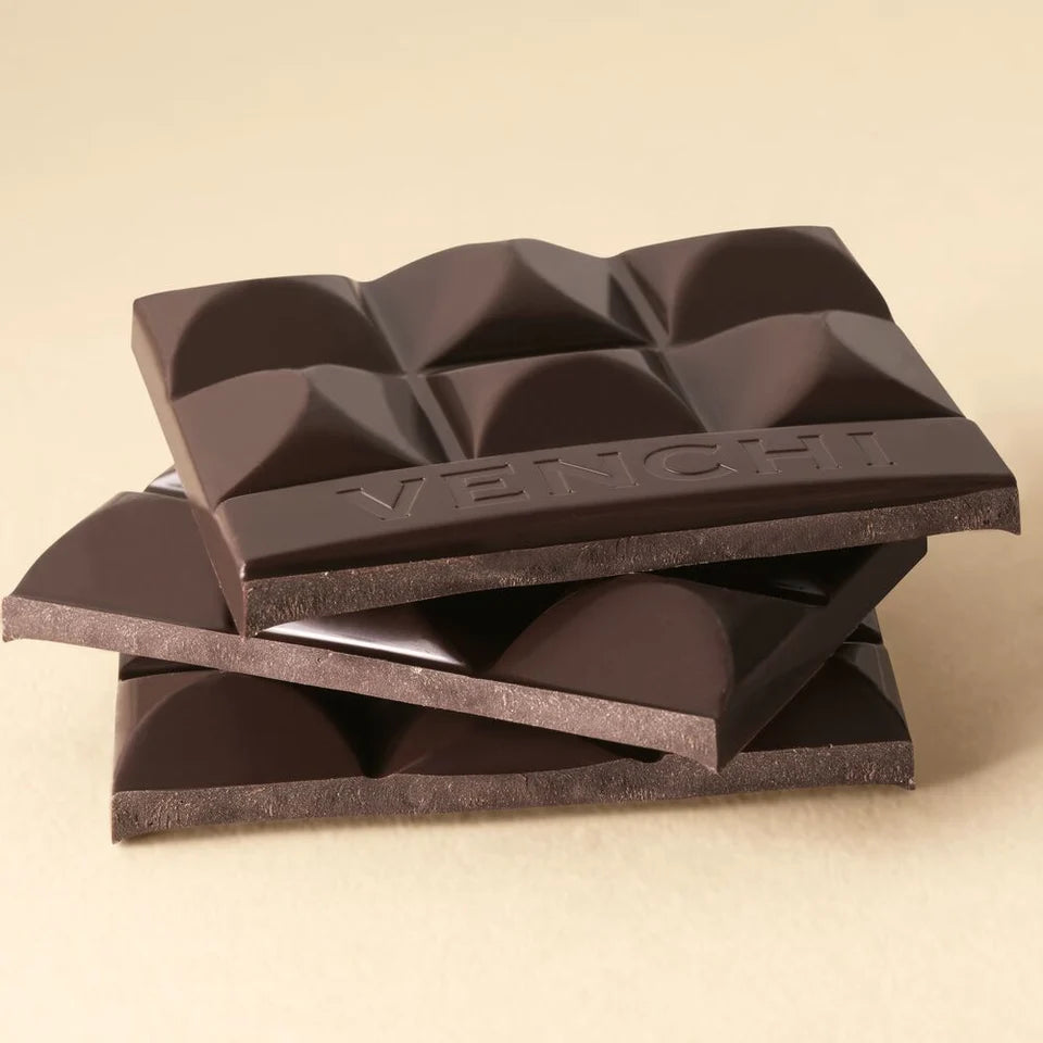 Venchi 85% mørk chokoladebar med blank overflade og præget VENCHI-logo