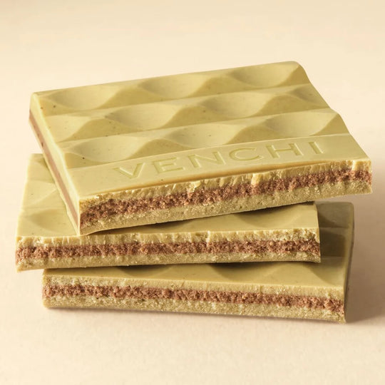 Brudt Venchi pistagechokolade med gianduja-kærne