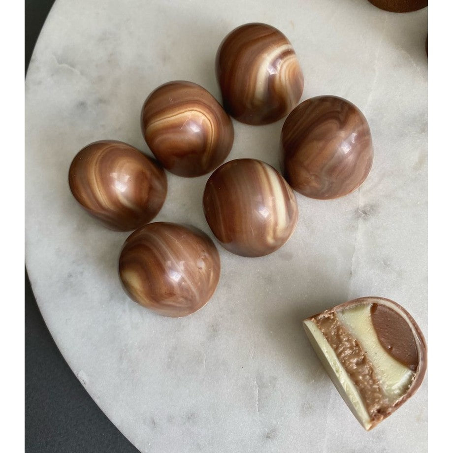Marmoreret Callebaut chokoladepraliner med cremet og ganache fyld