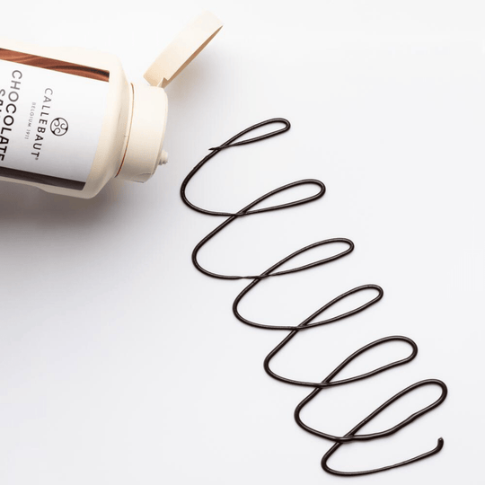 Callebaut mørk chokoladesauce flaske top detalje