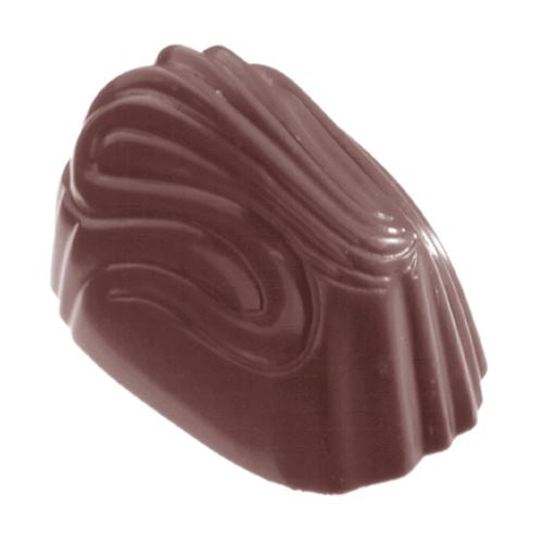 Skinnende chokoladepraline med bølget mønster, støbt i polycarbonatform