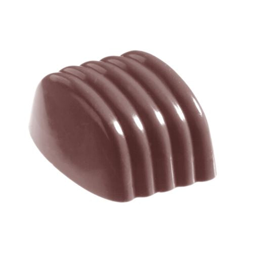Skinnende bueformet praline med tekstureret overflade, fremstillet i polycarbonatform