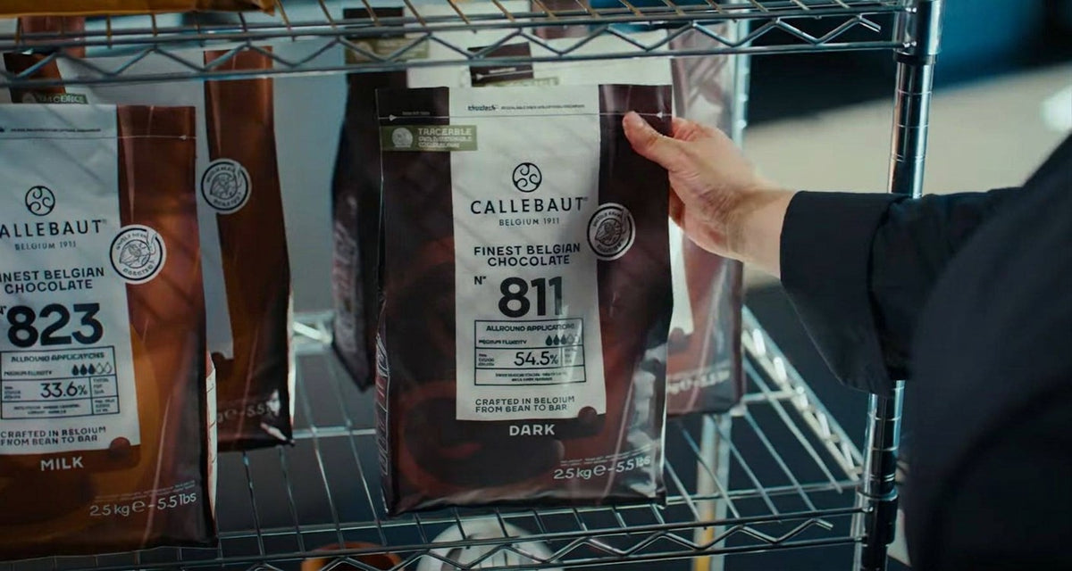 Callebaut 811 med dråbesymbolet for flydeevne på emballagen