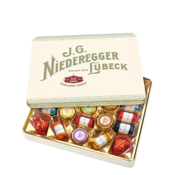 Åben metalæske med Niederegger marsipan, chokolade og likørkonfekture