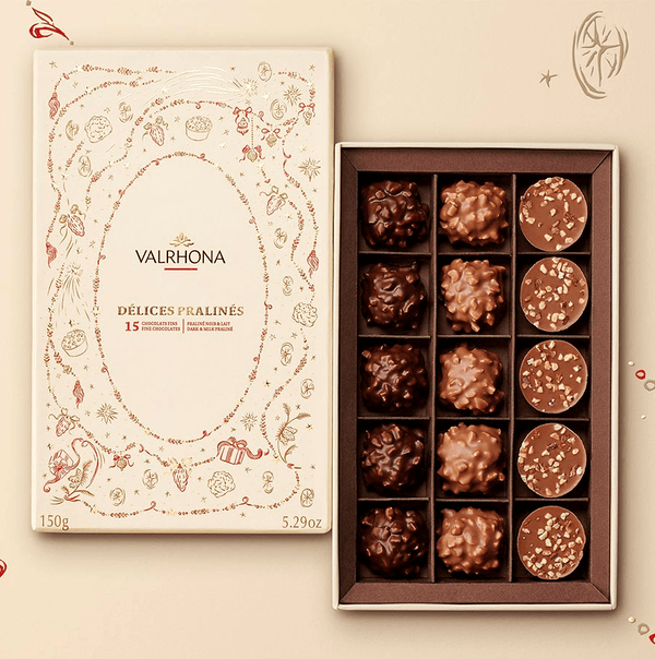 Åben julekalender med Valrhona praliner i mørk og mælkechokolade, 150g