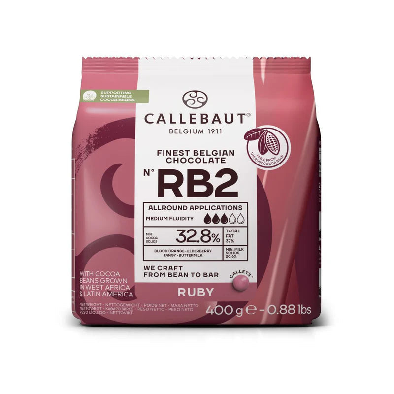 Chokladshopen Callebaut RB2 Ruby choklad i 400g påse med rosa färg och fruktig smak för bakning och desserter.