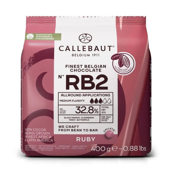 Chokladshopen Callebaut RB2 Ruby choklad i 400g påse med rosa färg och fruktig smak för bakning och desserter.