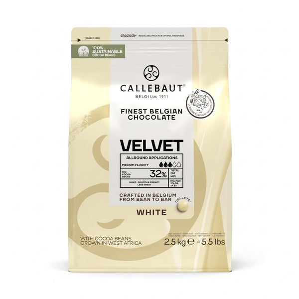 Chokladshopen Callebaut Velvet vit choklad 32% i 2,5kg förpackning med chokladknappar för bakning och temperering.