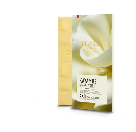 Chokladshopen Cluizel Kayambe Grand Ivoire vit chokladkaka 36% med smak av mjölk och vanilj i elegant förpackning.