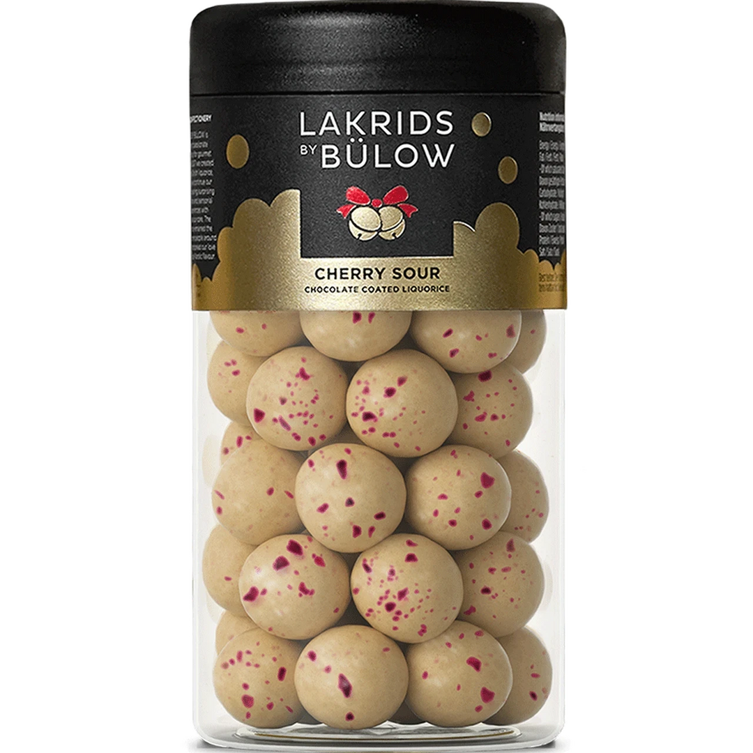 Chokladshopen Lakrids By Bülow Cherry Sour lakritskulor med vit choklad och körsbärsgranulat i en burk