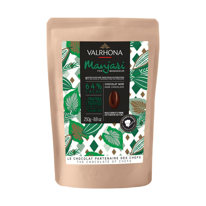 Chokladshopen Valrhona Manjari 64% mörk choklad från Madagaskar i 250g påse med fruktiga toner av hallon och apelsin.