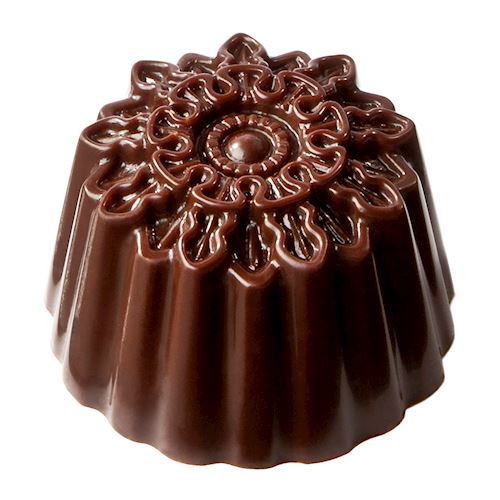 Skinnende mørk chokoladepraline med blomstermønster og rund bund