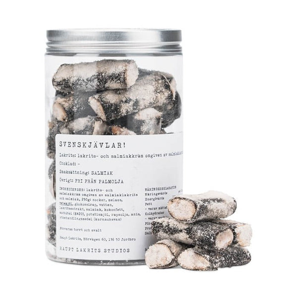 Svensk lakrids med salmiak i gennemsigtig plastboks med sølvlokk